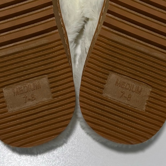 Born Plush White and Brown Faux Fur Slippers Size M(7-8) - Picture 9 of 9